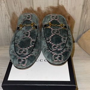Gucci Princetown Fur-lined Velvet Emerald green shoes, Velvet shoes